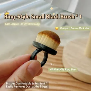 Minicepillo de uñas tipo anillo con mango negro y cerdas suaves de fibra bicolor