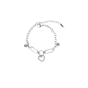 Silver chain bracelet for women with a sparkling heart pendant and adjustable clasp