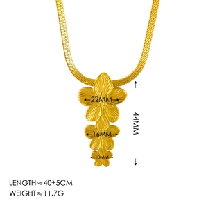 Vintage gold triple-layered flower pendant necklace with detailed size measurements