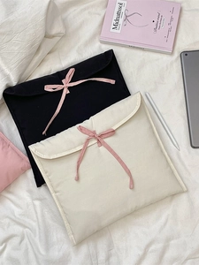 Custodia per laptop trapuntata in cotone con fiocco rosa disponibile in vari colori