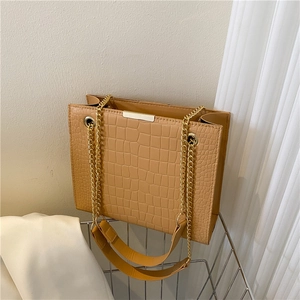 Fashionable camel crocodile pattern shoulder bag with gold chain strap in minimalist setting