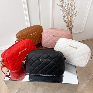 Quilted PU Leather Crossbody Bag For Women Trendy Fashion Camera Bag With Gold Metal Logo And Zipper Closure Daily