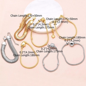 Detailed size chart showing gold and silver snake chain bracelets with heart clasps