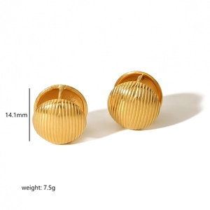 Vertical striped gold stainless steel hoop earrings measuring 14.1mm and weighing 7.5g