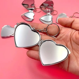 Porte-clés miroir de maquillage en forme de cœur argenté avec double face miroir