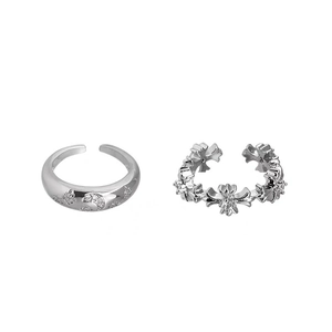 Set di due anelli in argento con croce, luna e stella con inserti in zircone luccicante