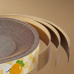 Griffoir ovale géant en carton ondulé pour chat avec motif damier décoratif et petites carottes