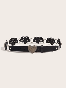 Dettaglio di pannelli in pelle PU nera a forma di cuore con anelli in argento e occhielli