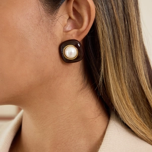Boucles d'oreilles rétro en acier inoxydable avec perle sur base carrée foncée