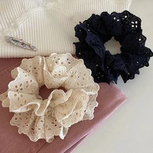Chouchous En Dentelle Fleurs Broderie Évidée Élégants Élastiques En Tissu Porte Queue De Cheval Pour Femmes