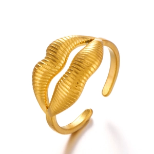 Gold-plated lip-shaped open ring with vintage textured stripes in a minimalist style
