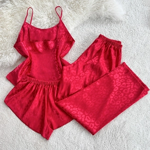 Ensemble de pyjama 3 pièces en satin rouge léopard avec caraco et pantalons