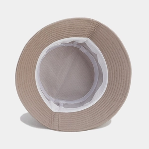 Vue intérieure du chapeau bob kaki avec doublure en maille respirante et coutures renforcées