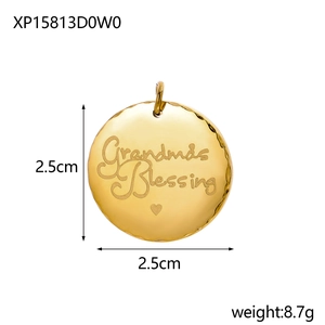 Ciondolo a disco in oro 14K con incisione Grandma's Blessing e motivo a cuore