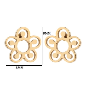 Détail de boucles d'oreilles fleurs ajourées dorées de 8mm avec mesures de taille