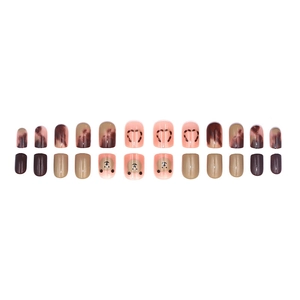 Faux ongles courts carrés avec motif ours mignon et effet de marbre translucide