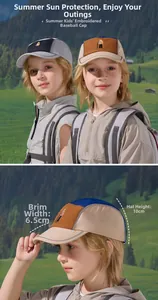 Dettaglio cappellino estivo per bambini con ricamo montagna e tessuto traspirante
