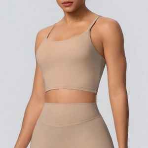 Détail du soutien-gorge de sport nude et legging taille haute en tissu sans couture