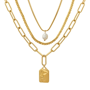 Triple-layered gold necklace set with freshwater pearl and square face relief pendant