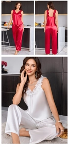 Détails d'ensembles de pyjama en satin avec décolleté à volants en rouge et blanc élégant