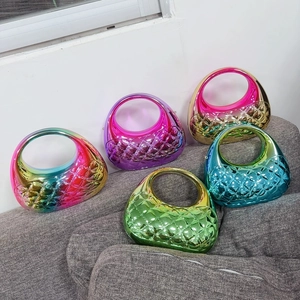 Pochettes de soirée nuage en acrylique brillant avec motif losanges et dégradés colorés
