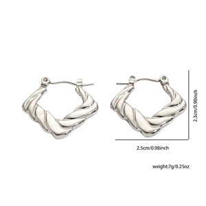 Macro detail of silver twist hoop earrings showing 2.5cm size and 7g weight measurements