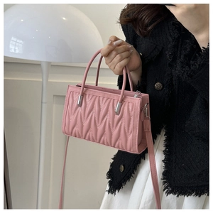 Close-up of pink PU leather handbag featuring elegant quilted diamond pattern