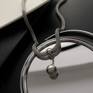 Catena cubana industriale in argento con pendente a sfera lucida per uomo e donna