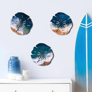 Dreiteiliges Wandkunst-Set mit Sanddollar-Motiv und blauen Meereswellen auf Holz