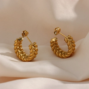 Minimalist 18K gold plated C-shaped hoop earrings with textured wheat spike pattern