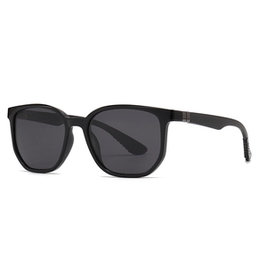 Classic black square polarized sunglasses with carbon fiber texture on temples