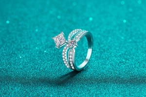 Macro shot of princess cut crown ring with twisted band and diamond accents