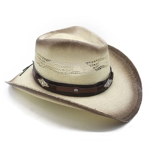 Détails du tissage d'un chapeau de cowboy en paille avec bande en cuir marron vintage