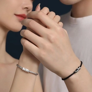 Braccialetti di coppia Il Piccolo Principe e la Rosa in metallo argento e corda nera