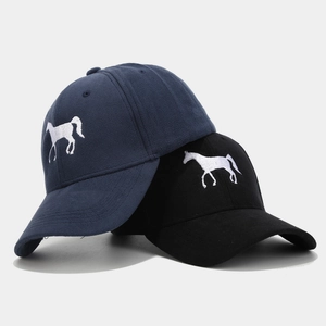 Elegante gorra de béisbol unisex con bordado de caballo blanco en marino y negro