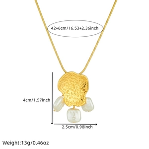 Set di gioielli placcati in oro con collana a ciondolo geometrico e perle finte