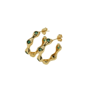Orecchini a C placcati oro 14K con design irregolare e zirconi di colore verde