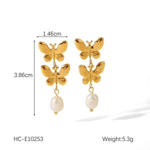 Detail view of 18K gold bow-shaped pearl earrings showing dimensions 1.46cm by 3.86cm