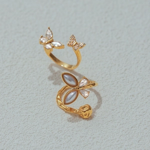 Eleganter 18K vergoldeter Schmetterlingsring mit Zirkonia und Perlmutt-Inlay