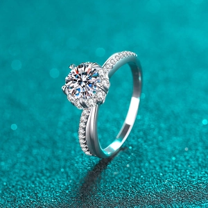 Classic S925 sterling silver ring with 1 carat round moissanite in halo setting