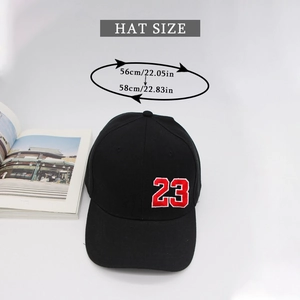 Détail casquette baseball noire avec broderie 23 et guide des tailles 56-58cm