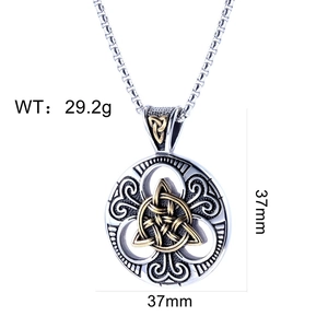 Macro shot of Viking Celtic knot pendant with dimensions of 37mm and 29.2g weight