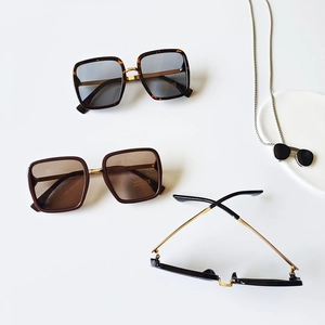 Retro square frame kids sunglasses with metal temples and UV400 protection
