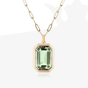 Collana con pendente in zircone verde menta taglio smeraldo e catena a graffetta dorata
