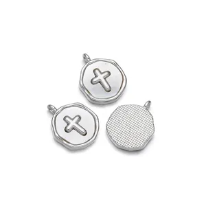 Trois pendentifs croix géométriques en argent avec incrustation de nacre et métal doré