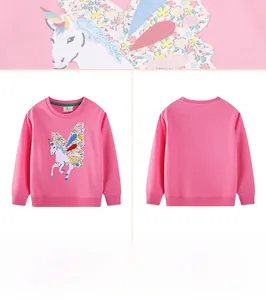 Nahaufnahme von pinkfarbenem Mädchen-Sweatshirt mit Einhorn und floralen Flügeln