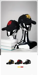 Detail von Mesh-Trucker-Caps mit 3D-Stickerei und atmungsaktivem Stoff für Damen und Herren
