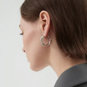 Minimalist S925 silver multi-layer interlocking hoop earrings worn by a model