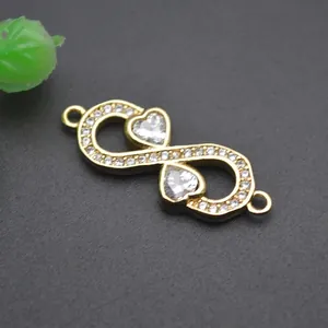 Infinity-Charm-Verbinder mit 18K Goldbeschichtung und herzförmigen Zirkonia-Steinen