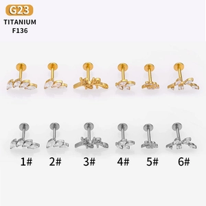 Clous d'oreilles feuille d'olivier en titane G23 avec zircon en or et argent